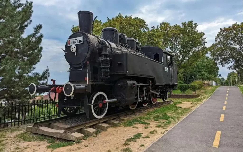 Balatonalmádi 375 680-as gőzmozdony